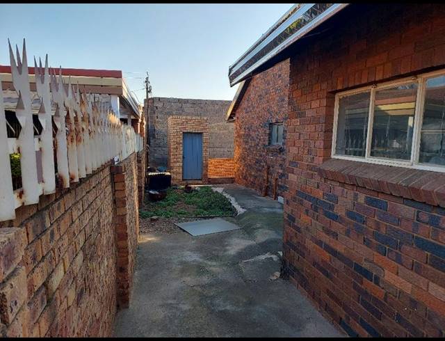 3 BEDROOM HOUSE FOR SALE IN SPRUITVIEW